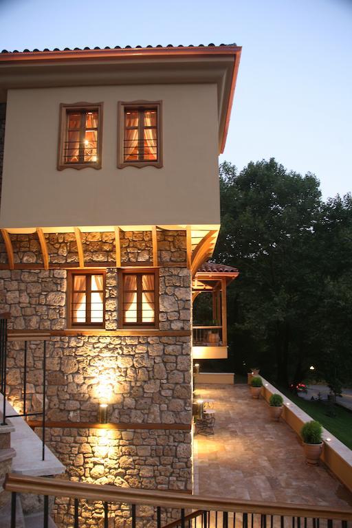 Roes Suites Káto Loutrákion Exterior foto
