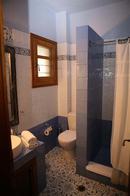 Roes Suites Káto Loutrákion Exterior foto