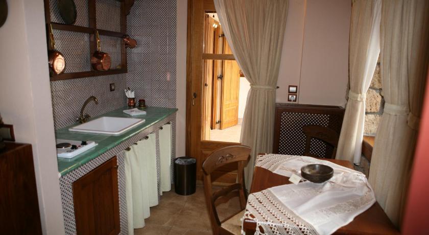 Roes Suites Káto Loutrákion Quarto foto