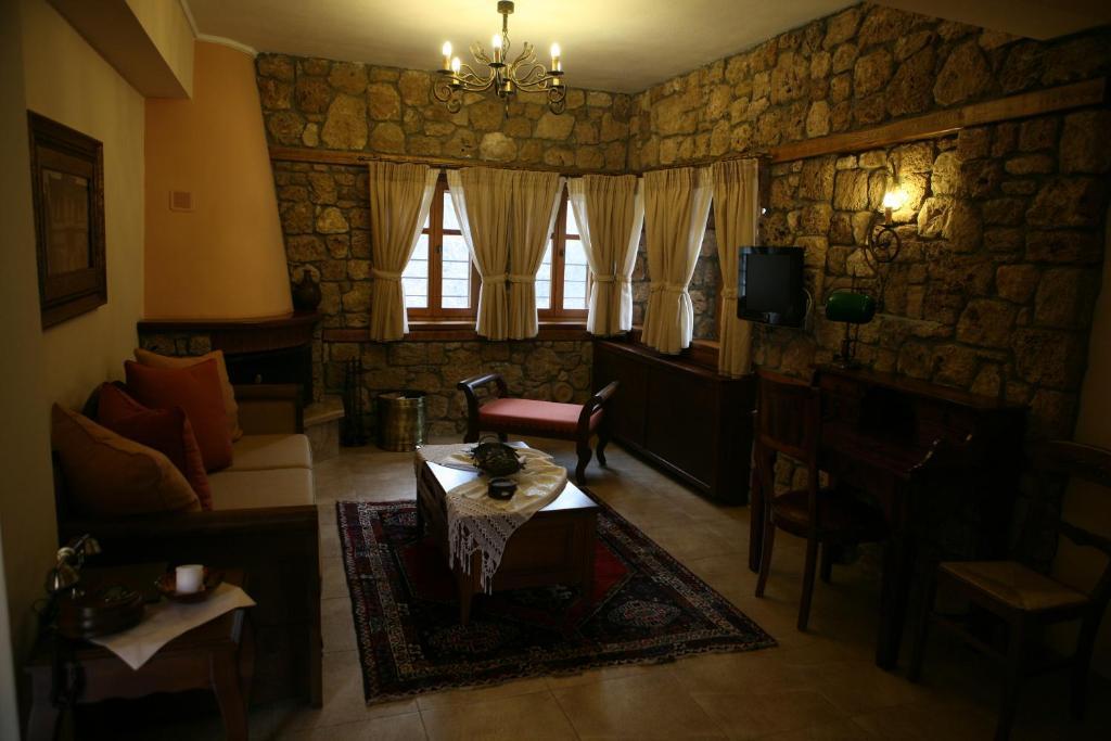 Roes Suites Káto Loutrákion Exterior foto