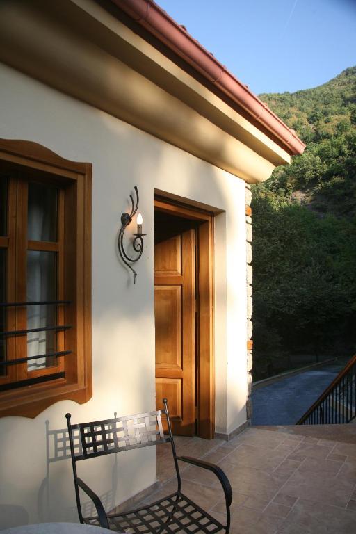 Roes Suites Káto Loutrákion Exterior foto